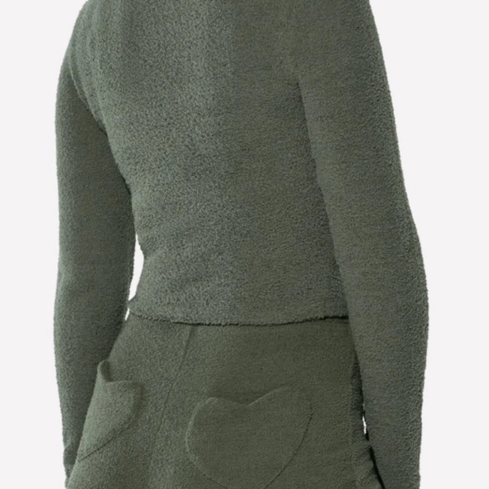 Fabletics Yitty Pet Me Crewneck Top NWT - Picture 2 of 8